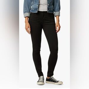 Signature gold Levi Strauss black pull on skinny jeans